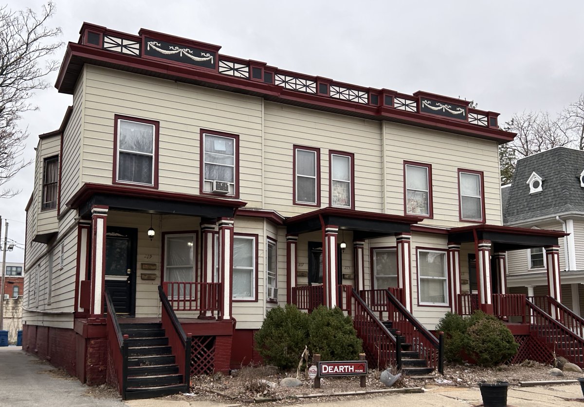 Chicken Joe 🐔 on Twitter "Apartments in Bloomington Illinois, probably