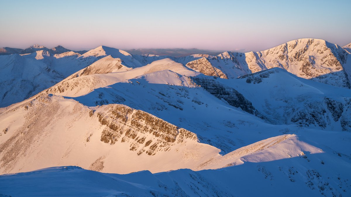 brianpolphoto's tweet photo. A set from the Grey Corries last week when winter returned to the hills. Missing the good weather now.

#greycorries #highlands #landscapephotography https://t.co/bOxTPHRtSz