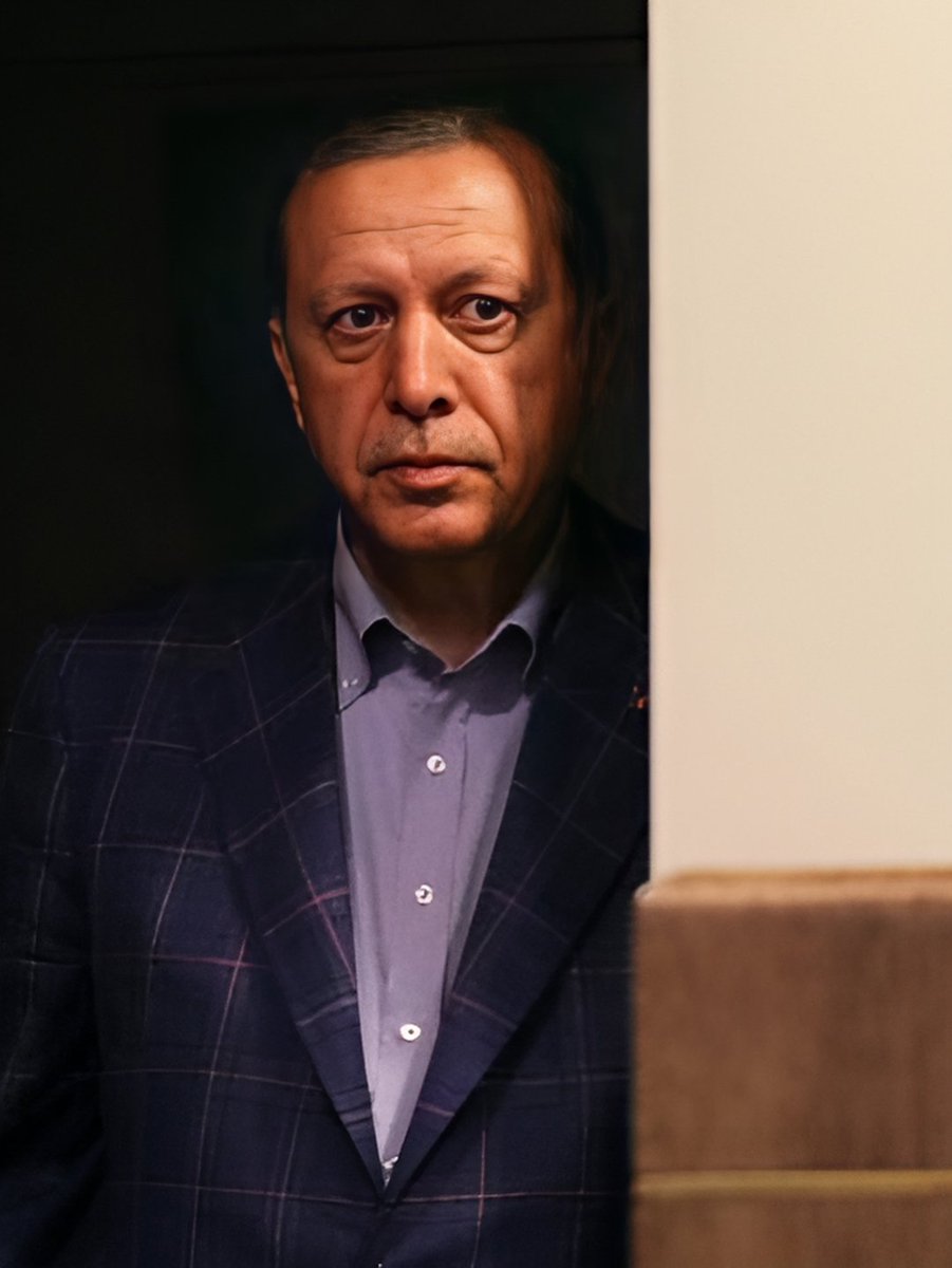 Gel, yol yakınken siyaseti bıraktığını açıkla, ülke nefes alsın.

Ha, ille de “Tarihi bir seçim hezimeti yaşamak benim de hakkım” diyorsan hakkını teslim edeceğimizden kuşkun olmasın.