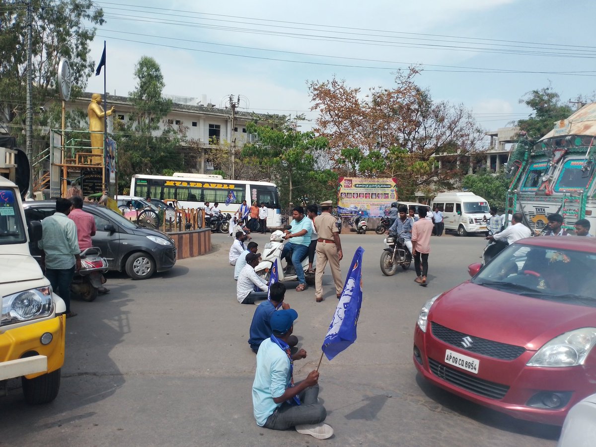 Bsp4G's tweet photo. @Naresh63616939 @RSPraveenSwaero @BITCELL_BSP @BSPTelangaana @KTRBRS @FKarnakar @Mayawati @vamshi_icon_ @Gudoorikarunak1 @DalitTime @V6News #RSP4UnemployedYouth
#BSP4UnemplyedYouth
#BSP4Transparency
#RSP4Transparency
#CancelGroup1
#CancelTSPSC
#RSPHungerStrike
#TSPSCLeaks
#KCRFailedTelangana https://t.co/f2mwhFN7zq