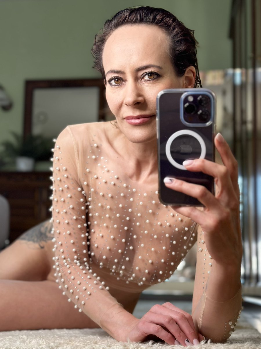 toplena_'s tweet photo. Mit diesen Nudes verabschiede ich mich für heute und wünsche euch einen schönen Abend meine Lieben!🙋🏻‍♀️💞🥂💐👄 #retwitt https://t.co/xjllVibhS2