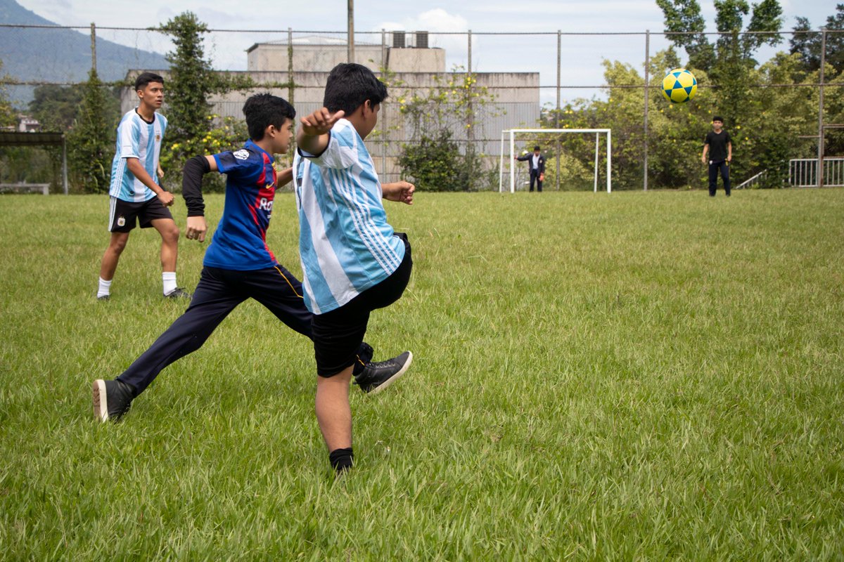 ColPadreArrupe's tweet photo. ¡Qué importante es el #deporte! Con el formamos a estudiantes en tolerancia, solidaridad, cooperación, inclusión y salud; y practicándolo se potencian valores como: trabajo en equipo, respeto, cumplimiento de reglas, justicia y convivencia #diadeldeporte #educacionydeporte https://t.co/mllvoXw8WU