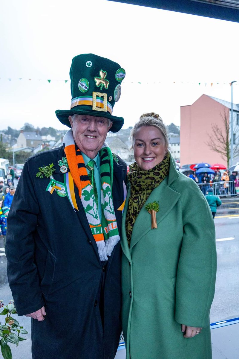 VisitNewRoss's tweet photo. What a day (and weather) !! St. Patricks Day - New Ross 2023
You did the town proud  🇮🇪

- A round of applause to Cllr Anthony Connick (all the hard work behind the scenes), Committee, Sponsors, Clubs, Stewards, Volunteers, Participants, Businesses,  and finally all the crowds. https://t.co/usTVlC2NEr