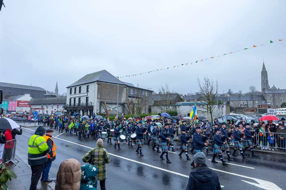 VisitNewRoss's tweet photo. What a day (and weather) !! St. Patricks Day - New Ross 2023
You did the town proud  🇮🇪

- A round of applause to Cllr Anthony Connick (all the hard work behind the scenes), Committee, Sponsors, Clubs, Stewards, Volunteers, Participants, Businesses,  and finally all the crowds. https://t.co/usTVlC2NEr