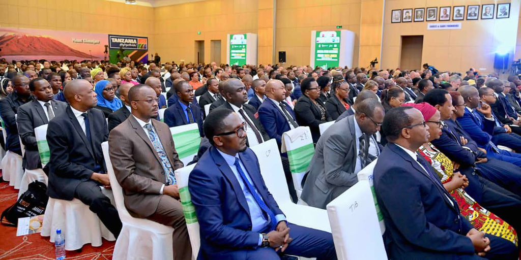 Rais wa Jamhuri ya Muungano wa Tanzania Mhe. Samia Suluhu Hassan akizungumza na Viongozi mbalimbali wa Ndani na Nje ya Tanzania kabla ya kuzindua Jukwaa la Mifumo ya Chakula Barani Afrika, 2023(Africa Food Systems Forum 2023), Ikulu Jijini Dar es Salaam tarehe 17 Machi, 2023.