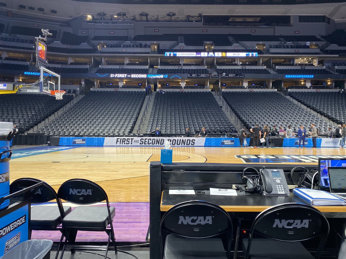 DailyNexSports's tweet photo. Gauchos tip off for March madness is 70 minutes away. https://t.co/v7EwmjaJa3