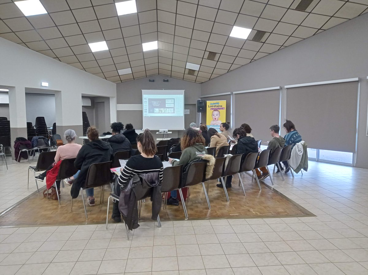 christellevanc2's tweet photo. #Tousmobilisés pour promouvoir le #métier d'assistant(e) maternel(le) 🧔‍♂️👩belle collaboration avec le Relais Petite Enfance Les P'tits Loups 👶 et Pôle emploi Orléans Ouest 👏pour ce #partenariat @poleemploi_RCVL @patrick_boissy https://t.co/cIX5fDI3xT