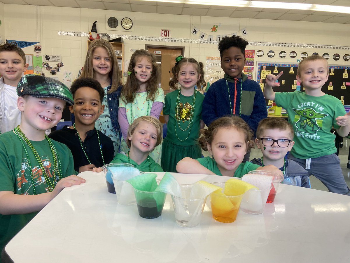 shanks_chelsea's tweet photo. Walking water science experiment today! 🌈 #whitmanSmilesAndShines @DeneanChiumento https://t.co/FvSk1Y4Wwp