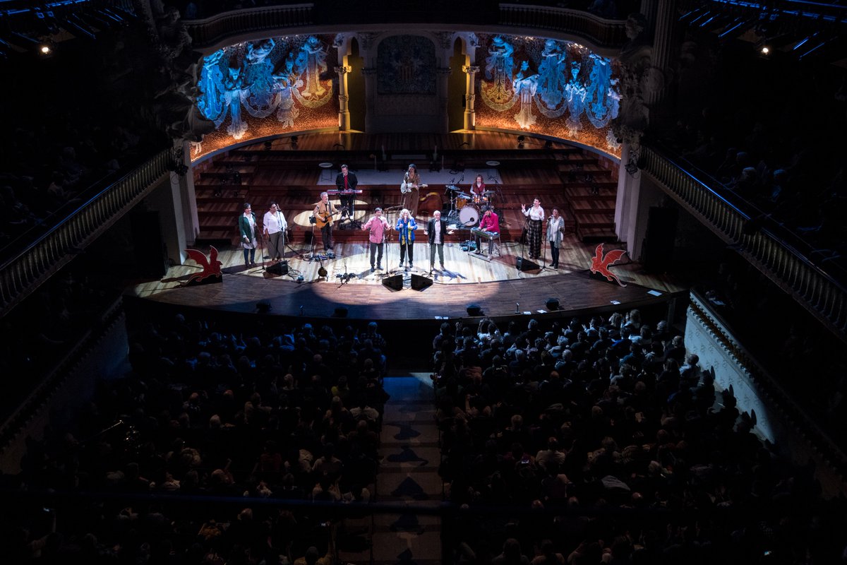 Falsterbo_'s tweet photo. La Gira Adèu Paf es va cuinar a foc lent per donar un resultat escenogràfic brillant.✨⁣
⁣
Gràcies a tot l'equip per fer-ho possible💙⁣

#adeupaf #paf #pafeldracmagic #musicafolk #instafolk #folk https://t.co/O7EWfFQipi