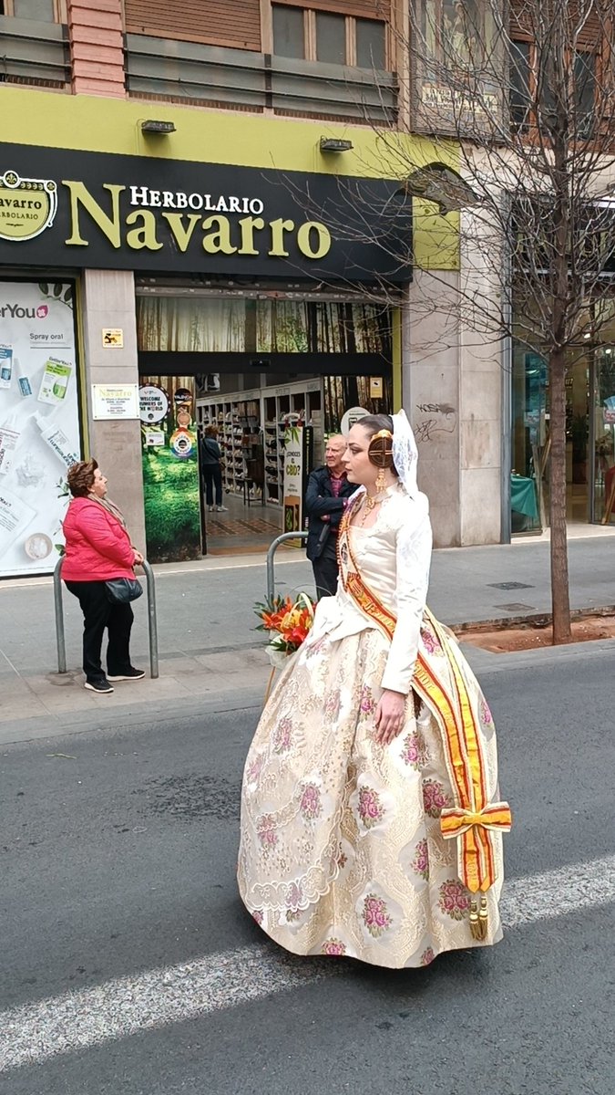 Wertyalord1's tweet photo. Ofrena floral a la Mare de Déu dels Desemparats. #Falles23 #Fallas2023 #FallesAPunt 
@_Gafas_y_reloj_ @Albert_GdC @iaiavegana @Seito_Petit @LoSedi1312 https://t.co/cW62DICaYw