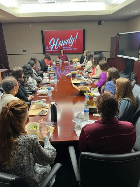 PackardSusan's tweet photo. Loved my time at @TAMU, meeting with women MBA candidates. What an insightful, intelligent group of future leaders!
#womenleaders #womensupportingwomen #fullyhuman #hoperich https://t.co/5zPwX1tsyI