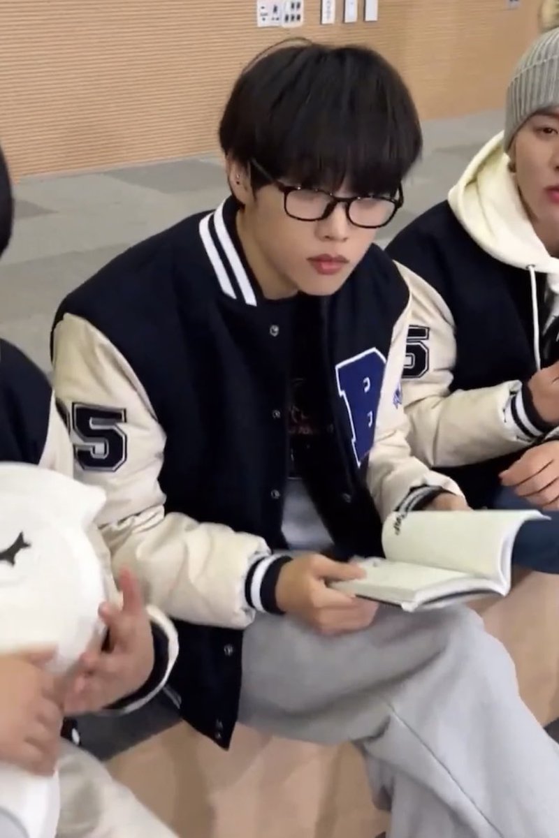 생성 tweet media