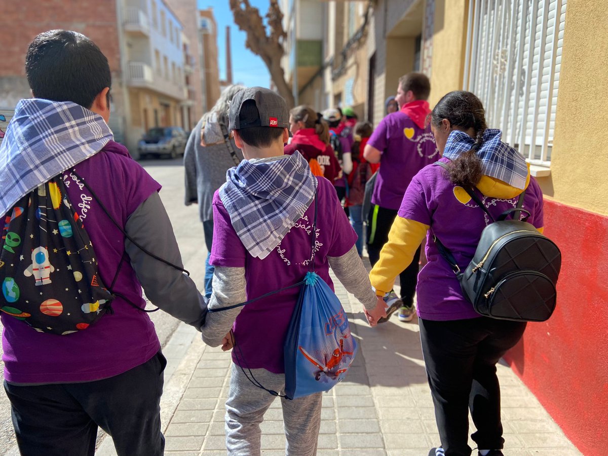 CeeBaix's tweet photo. I acabem la setmana vivint la festa de molts dels nostres alumnes, les Falles!🔥 
Ahir vam visitar les falles de  Benicarló #Falles23  i avui hem tingut la tradicional dolça xocolatada, la particular mascletà musical i la visita de la Fallera Major més bonica que hem vist mai 🥰 https://t.co/1okQs8jazA