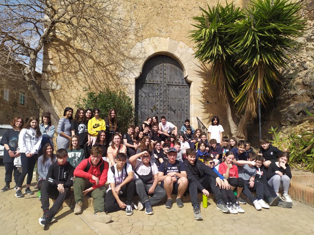 InsJaumeHuguet's tweet photo. Una de les activitats de la Jornada esportiva d'aquest matí ha portat una bona colla d'alumnes caminant fins a #Masmolets.
#jornadaEsportivaJH #jornadesesportives #easJH #EAS https://t.co/Jn7Krc0O56