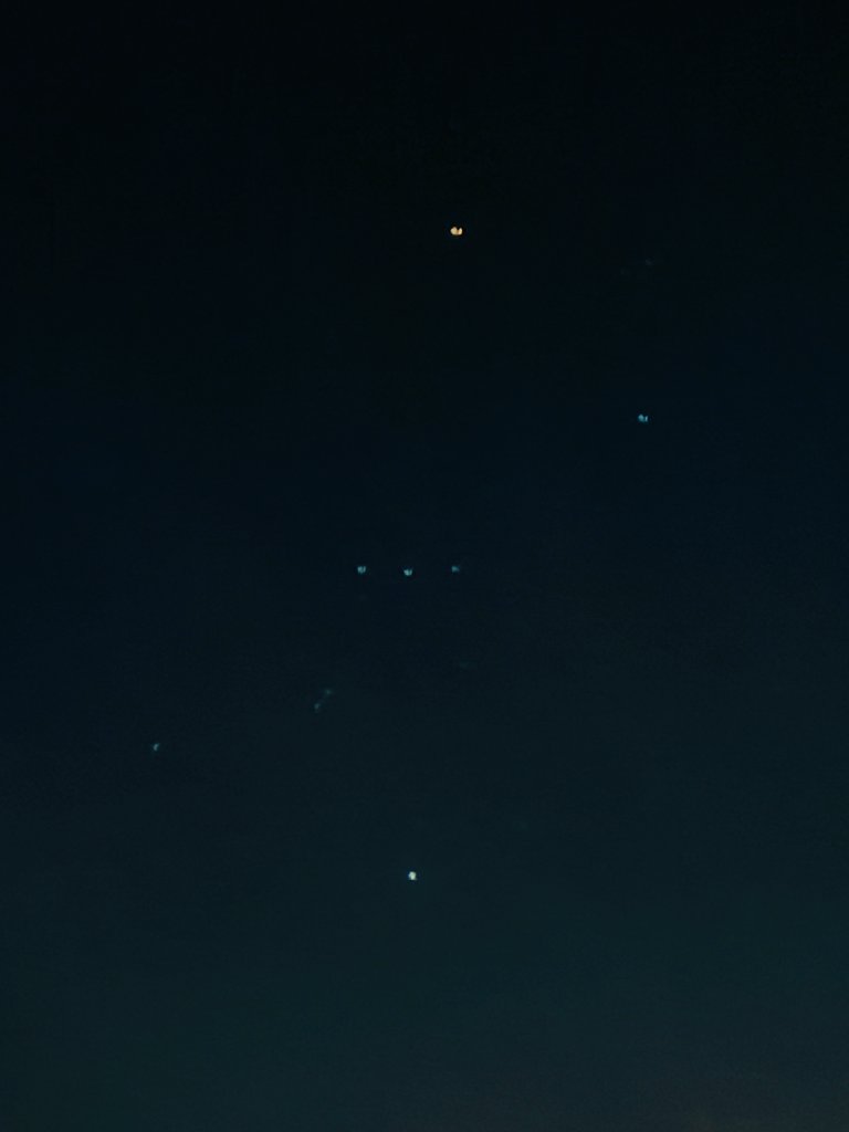 Checrypt01's tweet photo. I captured some very nice photos of Serius A, Orion, and just an overall beautiful night sky when I was up in Lousville, KY

Stargazing and Astronomy is very fun when the weather is nice! ^w^

#astronomy #sirius #Orion #constelations #NightSky https://t.co/C7D2pZY7qx