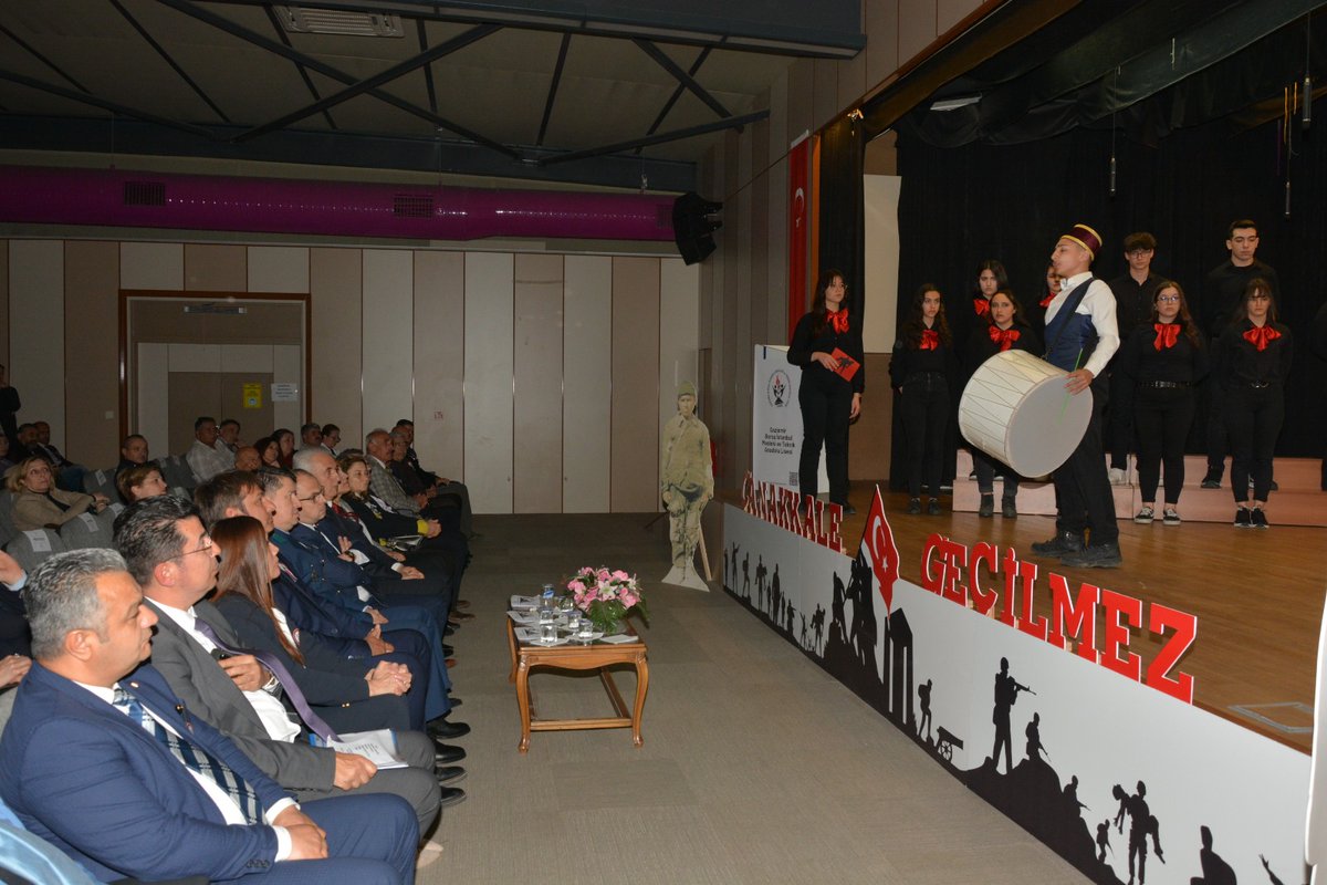 18 Mart Çanakkale Zaferi ve Şehitleri Anma Günü Programı
gaziemir.meb.gov.tr/www/18-mart-ca… <a href="/izmir_ilmem/">İzmir İl Milli Eğitim Müdürlüğü</a> <a href="/MucahitYentur/">Murat Mücahit Yentür</a> <a href="/OGNDERSE/">OGÜN DERSE</a> @GaziemirImkb