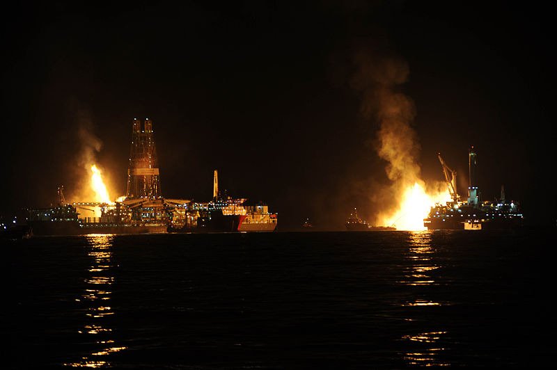CruiseJipe's tweet photo. #Q4000 and #DiscovererEnterprise flare off gas at the site of drilling operations at the Deepwater Horizon response site in the Gulf of Mexico at night 8 July 2010. https://t.co/nXqgrcoT3D