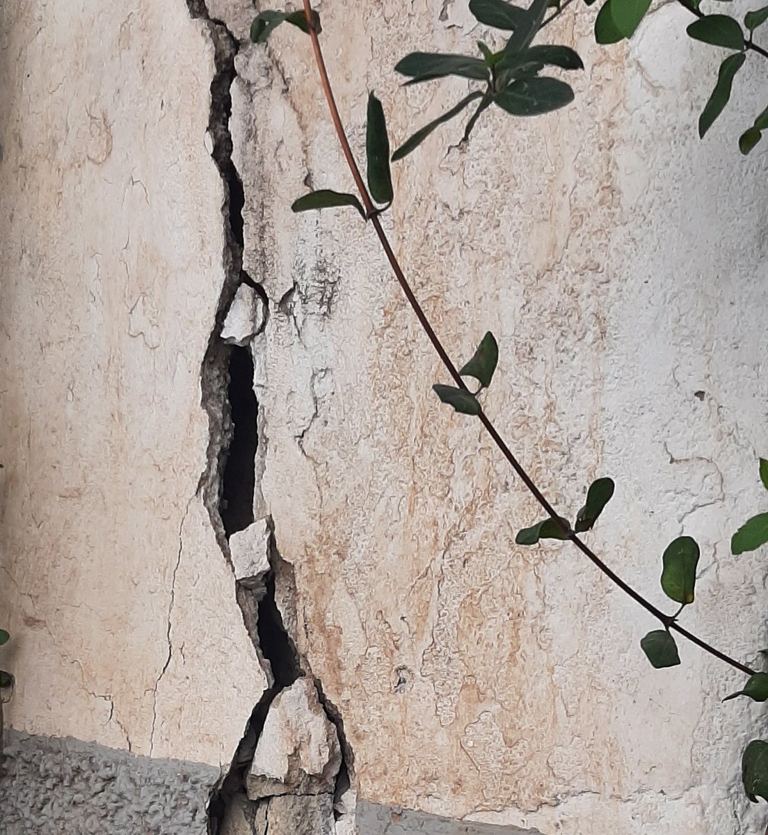 ¿GRIETAS?
¡No te la juegues y utiliza sistemas validados certificados seguros!

En este enlace tienes acceso directo al área de descargas de Kerakoll en materia de refuerzos estructurales
area-download.kerakoll.com/index.php?lang…

#arquitecto #arquitectotecnico #ingeniero #hormigon #estructura