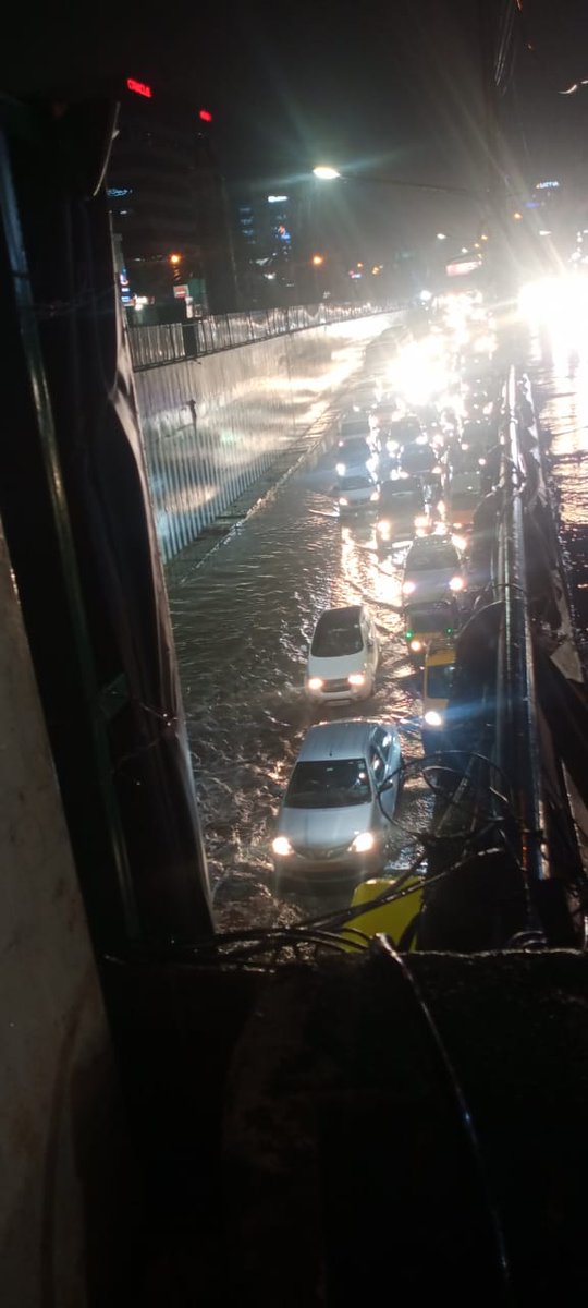 halairporttrfps's tweet photo. Traffic advisory,due to rain water logged in kaadubeesanahalli,traffic movement towards belanduru bit slow,our staff and officers are present there and managing traffic, Commuters please be aware about this TQ.
@SplCPTraffic 
@masaleemips 
@jointcptraffic 
@DCPTrEastBCP https://t.co/CcvlIA9xRI