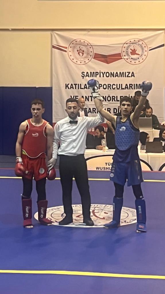 tmimarsinanmtal's tweet photo. Öğrencimiz Veysel YÜCEL Antalya Kemer’de düzenlenen Wushu Kungfu Türkiye şampiyonasında  52 kg’da Gençler Türkiye şampiyonu olmuştur. 🥇🏆.  @tcmeb @prof_mahmutozer @ahpehlivan53 @nznsener @AdemKoca46 @BaykalBasdemir @kutlutekinbas @OguzhanTulucu @CiceYusuf @toroslarmem #TorMis https://t.co/4nZFqL0rpW