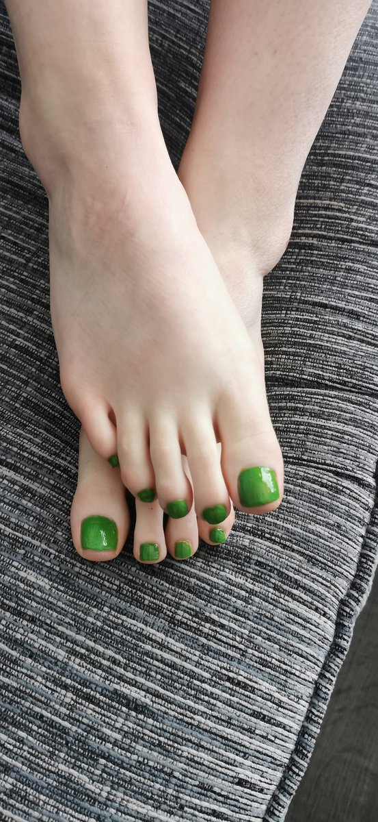 IrishFoot93's tweet photo. Happy St. Patrick's Day from your true Irish Foot Slut!  Follow, Like and Share for a bonus treat x
#irishonlyfans #feet #irish #soles #irishsoles #irishfeet #onlyfans #baresoles #customcontent #buycontent #irish #Irishcreator #ireland https://t.co/G4z4uUYM1S