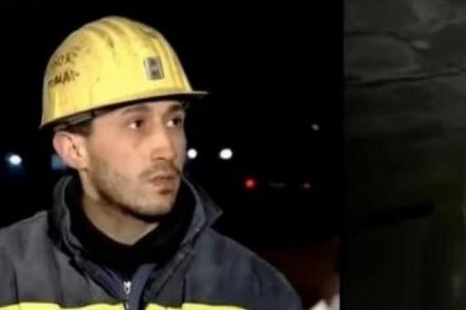 Muhabir, madencilerden birine “Canınızı hiç düşünmüyor musunuz?” diye soruyor. Madencimizin cevabı içimizi titretiyor: “Bizim canımız yok, canımız Türkiye…” diye cevap veriyor. “Vatan sevgisi imandandır.” sözü deprem bölgesinde ete kemiğe bürünüyor.

Müslim Coşkun