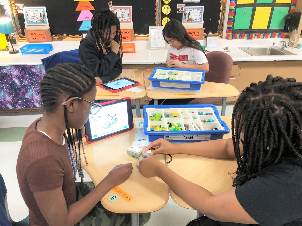 NNPSITC's tweet photo. #DLDay #NNPSDLDay continues in Ms. Carpenter's class @nnpssedgefield as her students build LEGO WeDo earthquake simulators and test different types of LEGO architectures for the safest structure designs. https://t.co/lNAIWzH2mf