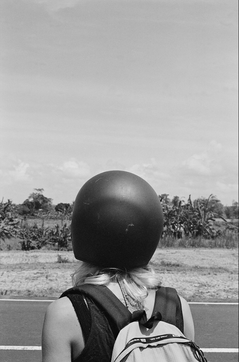 Selamat Pagi 🤝 Just A Moment 

A 1/1 and edition of 10 (8 remain)
Link in 🧵