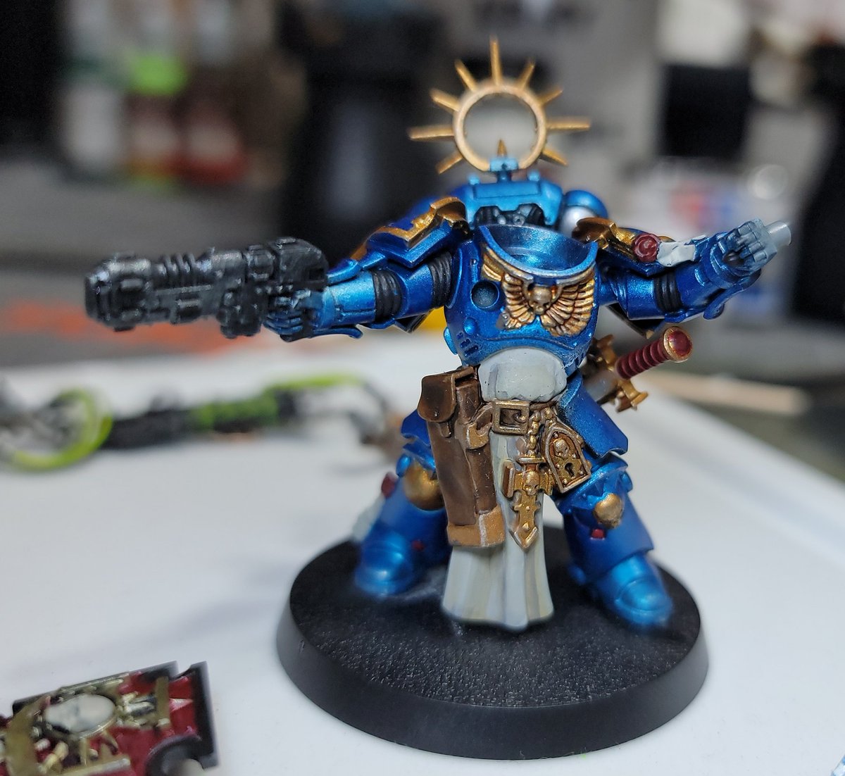 PlasticHobbies's tweet photo. From the #ic2c Indomitus Box build. I'm missing 3 marine heads and 8 necron heads. I'm so disorganized. #hobbystreak Yes, this is the same head I was adding a white and red stripe to . The carpet monster must be real. https://t.co/gh4D1tyEsy