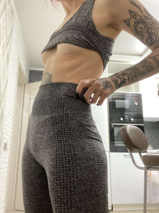 Вот так костюмчик, осталось накопить на кроссовки 😂 https://t.co/qQVIBETGRF<a href="/tag/%D0%BD%D1%8E%D0%B4%D0%B5%D1%81%D0%BE%D1%87%D0%B5%D1%82%D0%B2%D0%B5%D1%80%D0%B3"class="tags"><span>#нюдесочетверг</span></a><a href="/tag/boosty"class="tags"><span>#boosty</span></a>