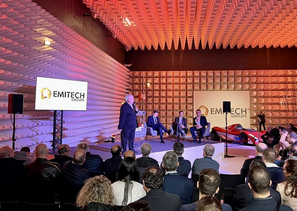 charlesrodwell_'s tweet photo. L’#industrie et la #recherche en #France, c’est concret et c’est maintenant !

Un exemple ? @EMITECH_SA, soutenu par #FranceRelance, dont j’ai eu l’honneur d’inaugurer les nouvelles installations !

Confiance à nos industriels et nos ingénieurs pour réindustrialiser la France🇫🇷 https://t.co/le5MCvF4Rc