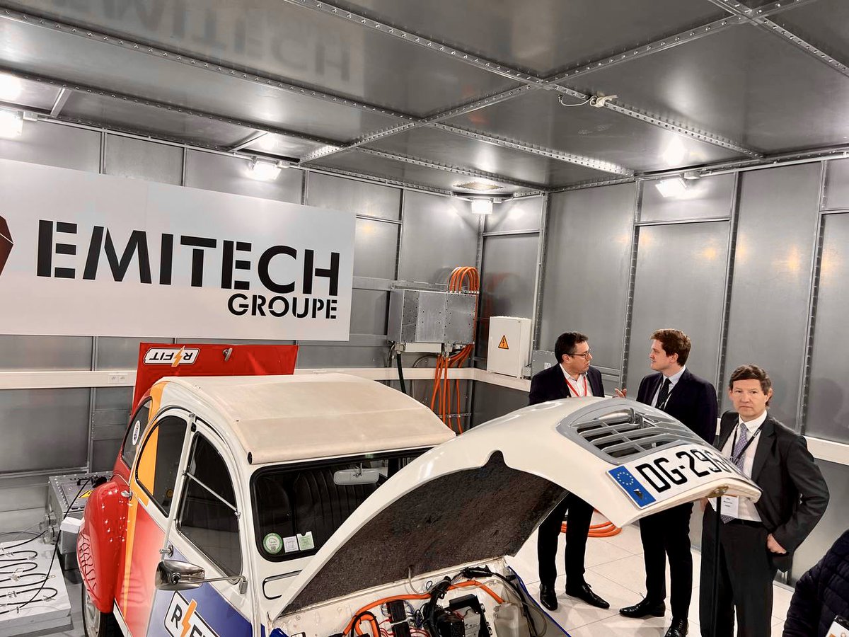 charlesrodwell_'s tweet photo. L’#industrie et la #recherche en #France, c’est concret et c’est maintenant !

Un exemple ? @EMITECH_SA, soutenu par #FranceRelance, dont j’ai eu l’honneur d’inaugurer les nouvelles installations !

Confiance à nos industriels et nos ingénieurs pour réindustrialiser la France🇫🇷 https://t.co/le5MCvF4Rc