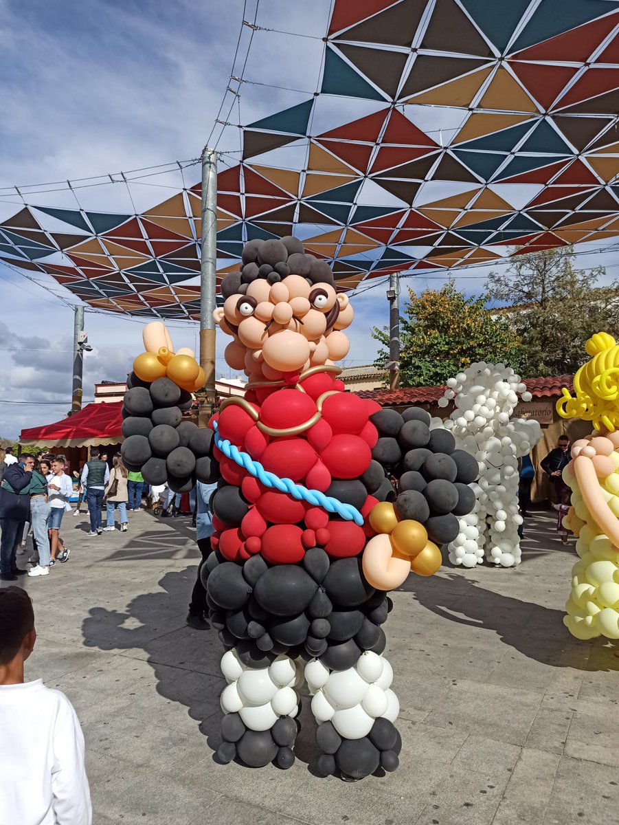 Trabajar recreando a Fernando VII, el mastuerzo, y tener todo el tiempo en la cabeza a <a href="/NConcostrina/">NConcostrina</a> 
🤣🤣🤣🤣