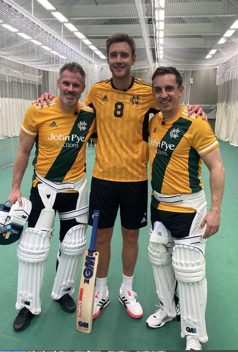 Carra23's tweet image. See how @GNev2 &amp;amp; myself coped facing England bowling Legend @StuartBroad8 in the build up to FNF 😫 #NFONEW ⚽️
