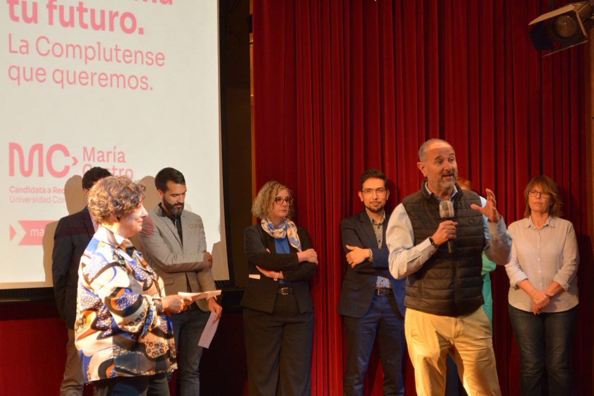 MariaCastroUCM's tweet photo. Juan Andrés hablo del ámbito de la gestión económica, donde hay que abrir puertas y ventanas y hacer que la transparencia sea un valor seguro que transmita la universidad.
#ucm #mariacastro #LaCOMPLUqueQueremos https://t.co/LxUkwqdNrx