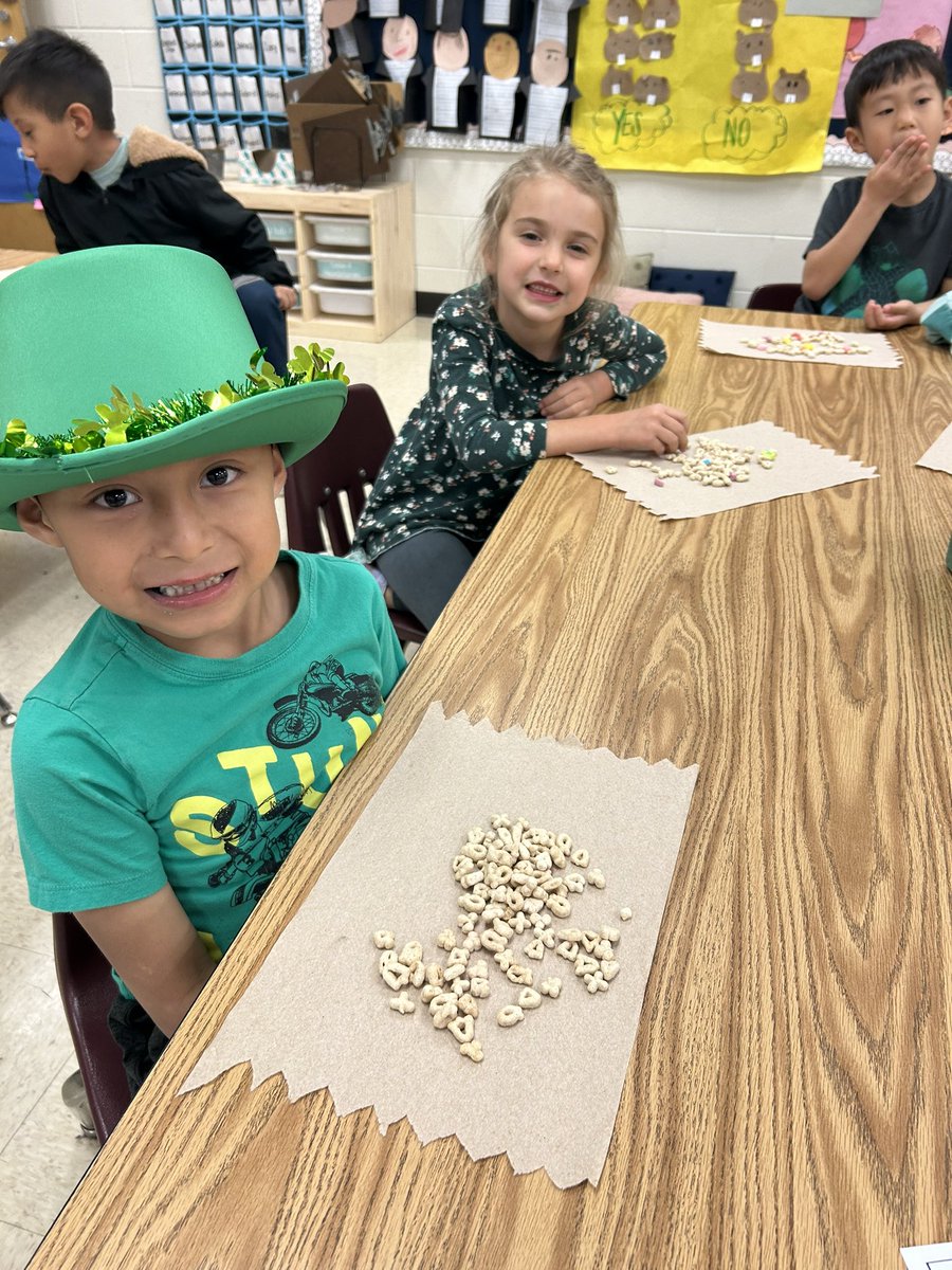JMoes_Class's tweet image. What a week! Started out with investigating soil and ended with a surprise visit from a leprechaun 🍀 😳 @ClarkCreekSTEM