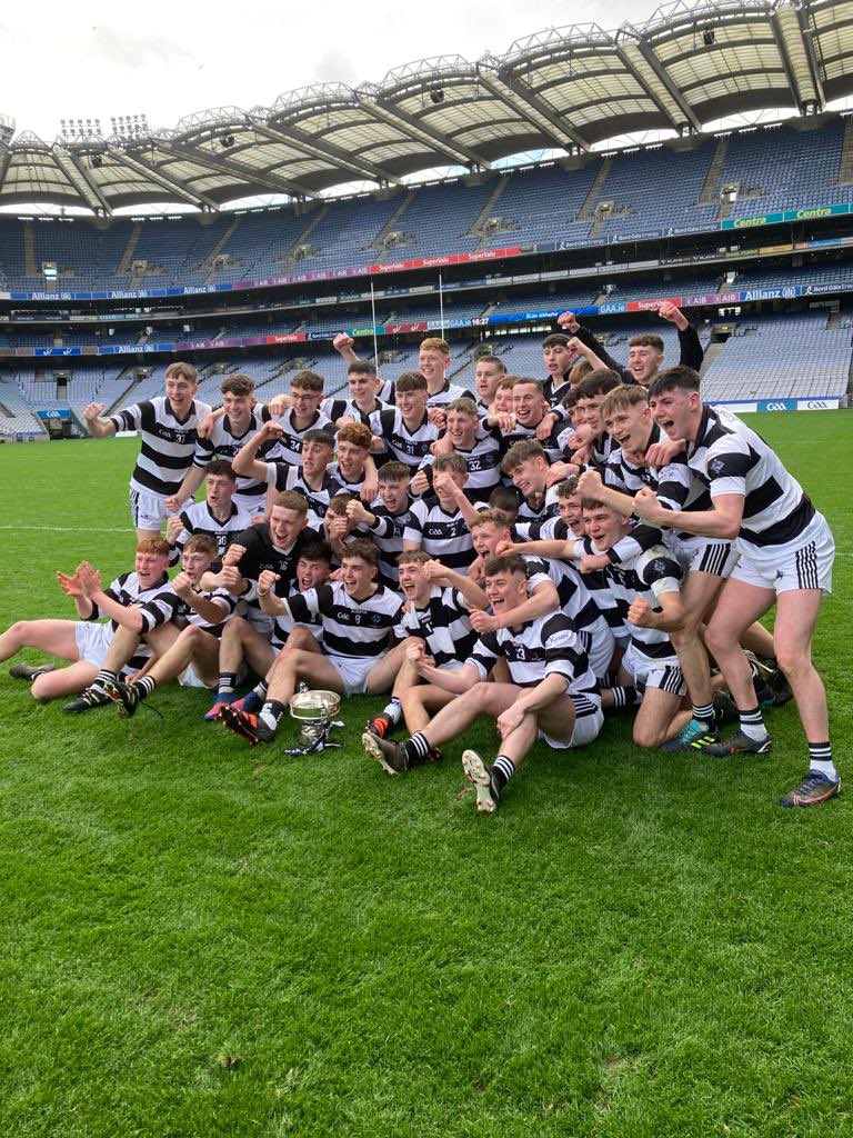 KilkennyCLG's tweet photo. Comhghairdeas le @KieransCollege on winning the @MasitaIreland @PostPrimaryGAA All-Ireland Colleges Hurling final this afternoon @CrokePark ⚫️⚪️ https://t.co/zWEyMUhTOu