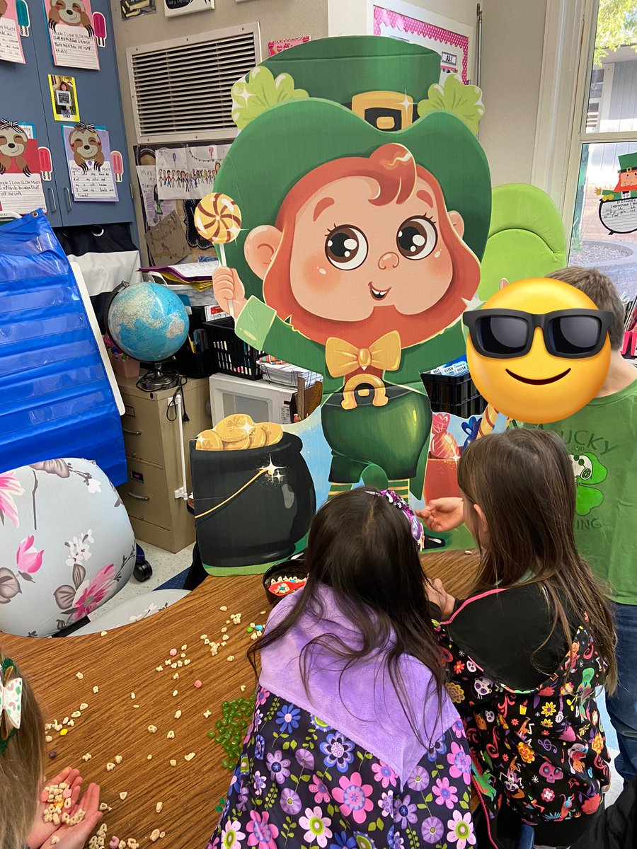 asminn01's tweet photo. Lucky the leprechaun visited room 21! Such an exciting start to a Friday! @BuenaVistaWCSD @WalnutCreekSD https://t.co/7HuPzdJ4ub