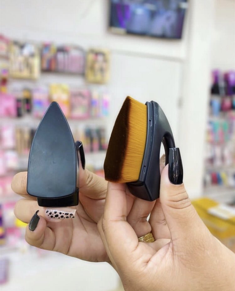 DaraMakeUp1's tweet photo. Esponja Mágica formato ferro PROMOÇÃO ✨

De: 20,00 Por: 15,00 
Pedidos através do link na bio ou Dm 📲 https://t.co/Bytb5NscHC