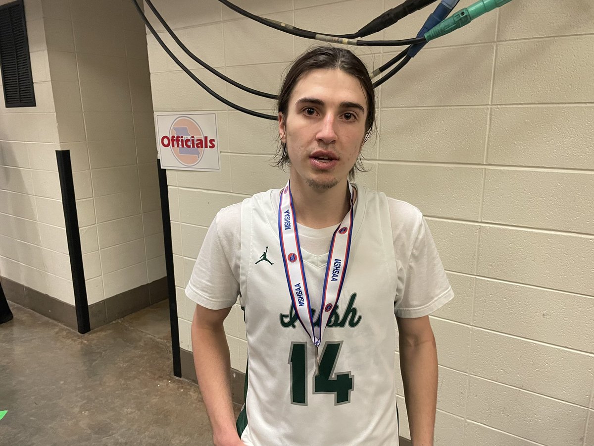 PrepHoopsMO's tweet photo. 2023 George Galloway of @bballstjoe scored 28 PTS and made eight 3-pointers in the third place game win over Tolton 🔥🔥🔥 https://t.co/hEapoB0VC5