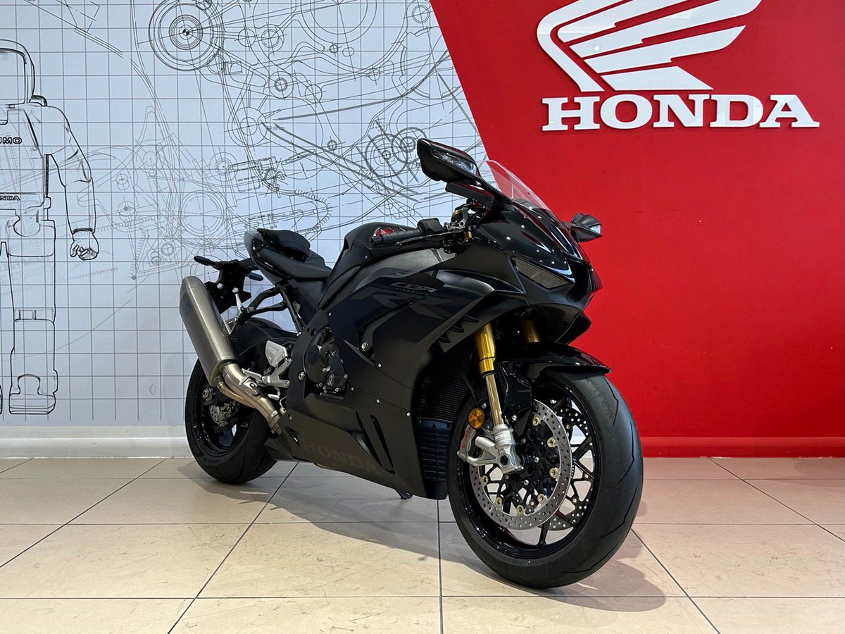 HondaBikes's tweet photo. #BikeOfTheWeek at Marshall Honda Reading Bikes is this New Honda CBR1000RR-R Fireblade SP ABS 20MY in Black. This is bike is road legal but track ready including stopping power from Brembo and suspension from Ohlins, it’s the perfect way to start the biking season. https://t.co/11HZI90CVi
