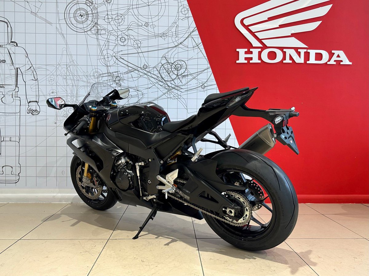 HondaBikes's tweet photo. #BikeOfTheWeek at Marshall Honda Reading Bikes is this New Honda CBR1000RR-R Fireblade SP ABS 20MY in Black. This is bike is road legal but track ready including stopping power from Brembo and suspension from Ohlins, it’s the perfect way to start the biking season. https://t.co/11HZI90CVi