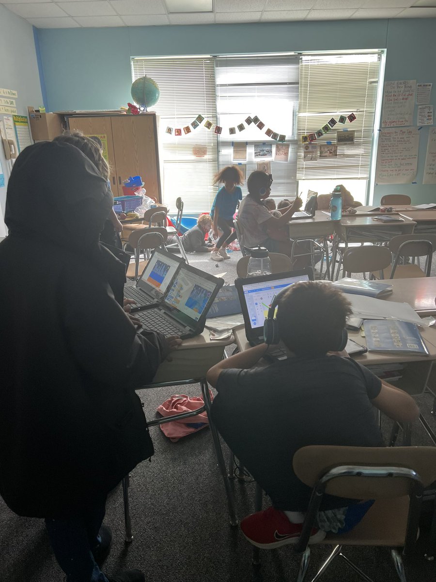 jprideNC's tweet photo. When I don’t have a voice the kids choose science. Coding and circuits #learningwithpride @DillardMagnetES https://t.co/fLaTaikFgt
