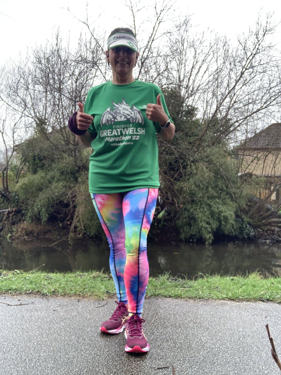 dulciedarling1's tweet image. @Twittachallenge Happy St Patrick’s day ☘️ just over 5 miles done, bit of Irish 🇮🇪bit of welsh 🏴󠁧󠁢󠁷󠁬󠁳󠁿 in my T-shirt  &amp;amp; of course my @happystrideuk leggings &amp;amp; I never run without my visor @racecheck #TWCStpatrick #TWC #TwittaWinterChallenge #visorclub #happystrides