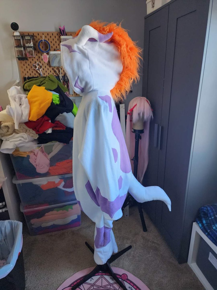 I'm starting to get jealous that I didn't grow up watching Digimon. 🤣 I think I have a new series to add to my growing watchlist!

This Gomamon commission turned out so cool! The orange mohawk  and horns are a look

#gomamon #digimon #digimonkigu #digimoncosplay #queerowned