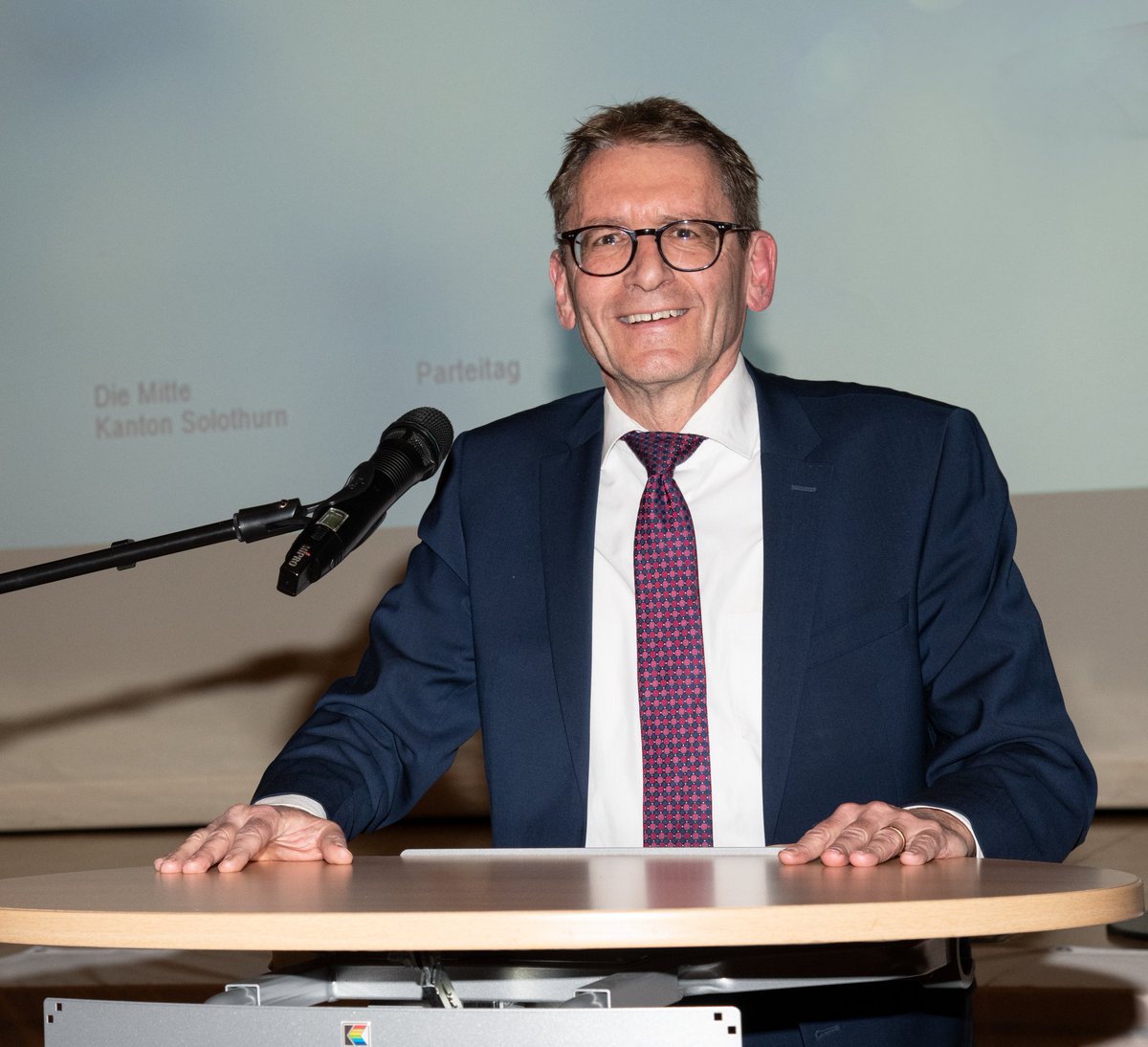 Bevor es ins Wochenende geht, blicken wir nochmals auf unseren Parteitag zurück. Und zwar mit den besten Bildern des Abends.

43 Kandidierende - 1 Team
Wir halten die Schweiz zusammen!

#WahlCH23 #MITTEnand