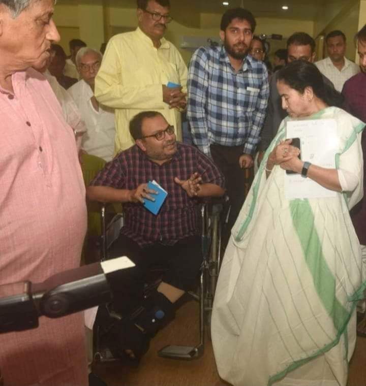 BIJOY_WB's tweet photo. আজ কালীঘাটে দলীয় বৈঠকে আমাদের জননেত্রী @MamataOfficial  মহাশয়ার সঙ্গে আমাদের প্রিয় রাজ্য সভাপতি @TrinankurWBTMCP  দাদার একটি সুন্দর মুহূর্ত।। 

#WBTMCP_ParaVeterinaryCell https://t.co/KAGt4MESIa