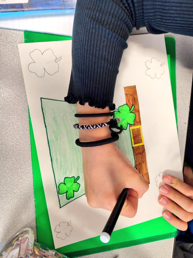 AdelPaget's tweet photo. Happy Saint Patrick's Day 🍀🇨🇮 @collegecamus91 

#SaintPatricksDay 
@Speakeasy_News 
@Angl_Versailles 
@La_Cle_ANGLAISE https://t.co/sWEN9BhDwb
