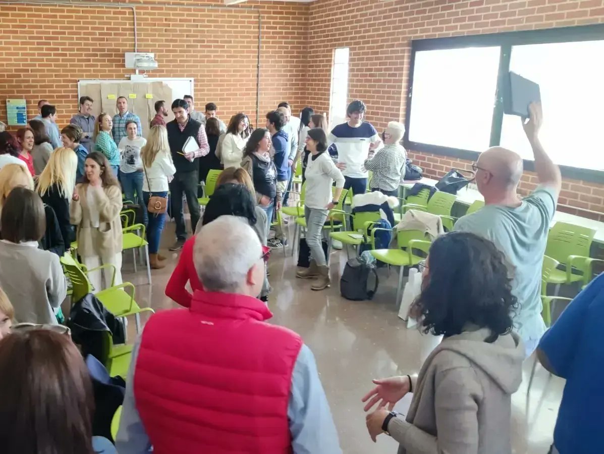 A Albacete hem trobat un munt de docents revolucionaris, creatius i amb molta energia amb els que hem parlat de comunicació i participació. La transformació sostenible és possible!
#EscolesSostenibles <a href="/esenred21/">ESenRED</a> @escoles_verdes @escolesXESC @agenda21escolar @ecofep @eco_FEP
