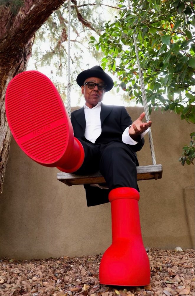 quiethandfilms's tweet photo. Thanks, @radgirlrubes, for the fun photo shoot and for hooking me up with the BIG RED BOOTS‼️ So cool to work with my very talented daughter! 👏🏽❤️

#bigredboots #mschf https://t.co/r5G93Z7Pmy